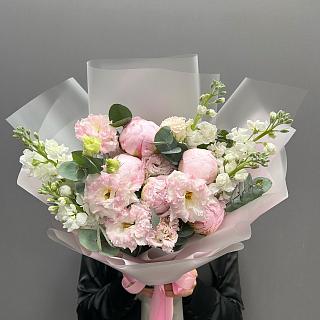 Микс из 5 пионов Сара Бернар, белой маттиолы и эустомы