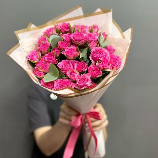 Букет из 9   розовых кустовых  и эвкалипта