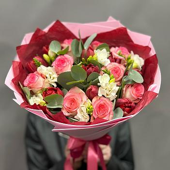 Микс из роз Джумилия, тюльпанов и фрезий