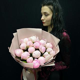 Монобукет из 17 пионов гардения 