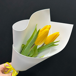 Букет из 3 желтых тюльпанов