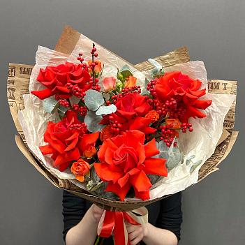 Микс с французскими розами и илексом