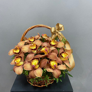 Букет из кофейных орхидей в корзине ( 13 шт)