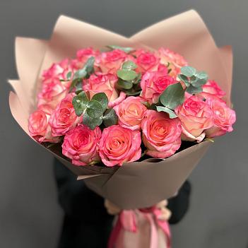 Букет из 19 роз Джумилия и эвкалипта ( 50 см)