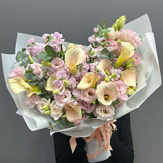 Микс с каллами, эустомой и маттиолой