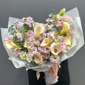 Микс с каллами, эустомой и маттиолой