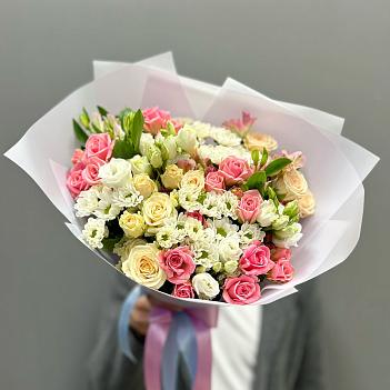Микс из кустоввых роз, альстромерий и сантини