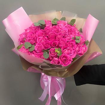 Букет из 51 розовой  розы с эвкалиптом ( 40 см)