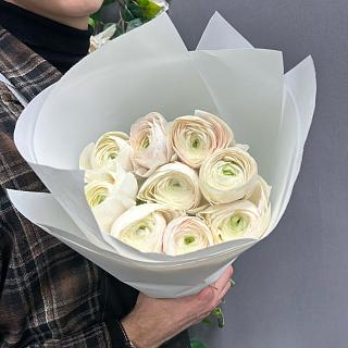 Букет из  ранункулюсов Ханой в белом крафте