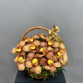 Букет из кофейных орхидей в корзине ( 13 шт)
