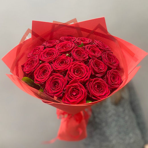 Букет из 19 красных роз ( 50 см)