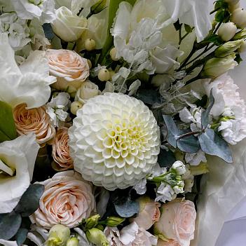 Сезонный микс с гладиолусами, симфорикарпусом и георгиной 