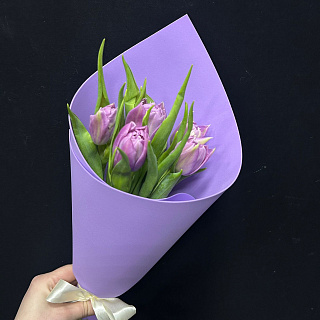 Букет из 5 пионовидных тюдьпанов Дабл Прайс в сиреневом фоамиране
