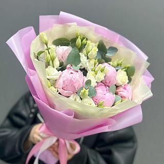 Микс из 5 пионов Сара Бернар и белой эустомы