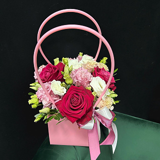Розовая сумочка с цветами
