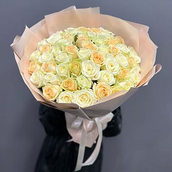Микс из 51 белой  и кремовой розы ( 50 см)