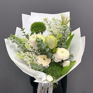 Белый букет с сиренью и амариллисом Белый букет с сиренью и амариллисом