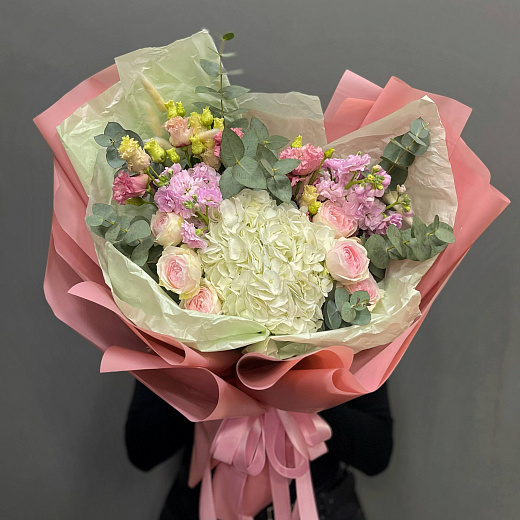 Букет из гортензии, пионовидных роз, маттиолы и эустомы. с доставкой в Москве