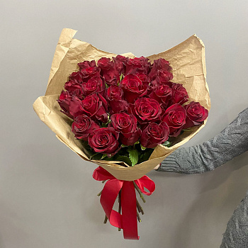 Букет из 25 красных Эквадорских роз Эксплорер