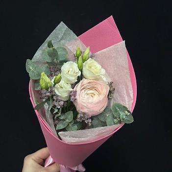 Букет с ранункулюсом, эустомой и лимониумом Букет с ранункулюсом, эустомой и лимониумом