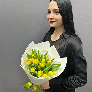 Букет из 15 желтых пионовидных тюльпанов
