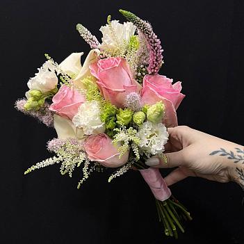 Букет невесты с парфюмированными розами и каллами