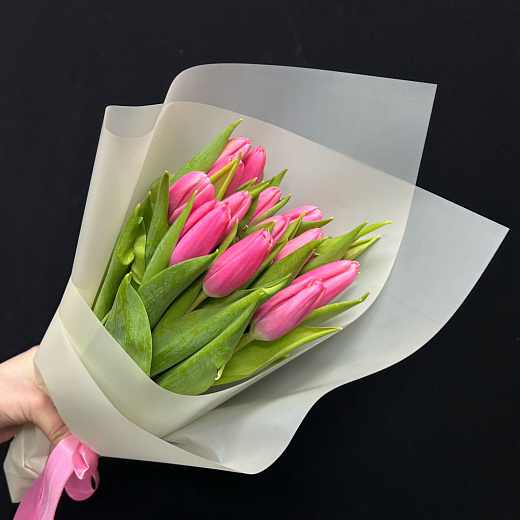 Букет из 15 розовых тюльпанов с доставкой в Москве