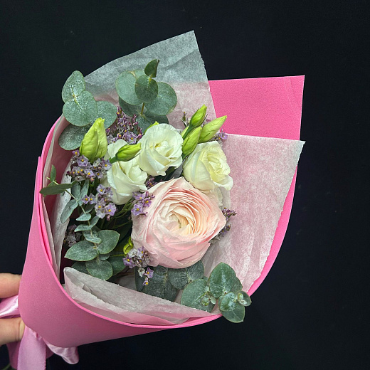 Букет с ранункулюсом, эустомой и лимониумом с доставкой в Москве