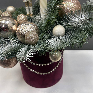 Новогодняя, бархатная коробка со свечой и щелкунчиком