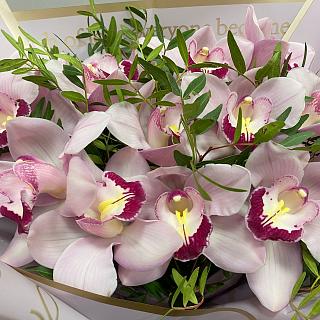 Монобукет  из розовых орхидей