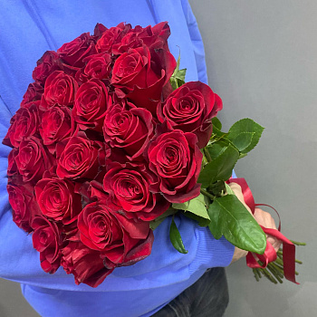 Букет из 25 красных Эквадорских роз Фридом