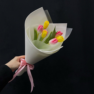 Букет из тюльпанов и нарциссов в фоамиране