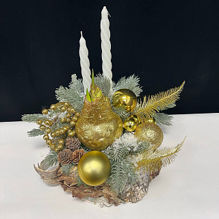 Луковица амариллиса в воске ( золотая, с Новогодним декором и белыми свечами / сруб дерева) 